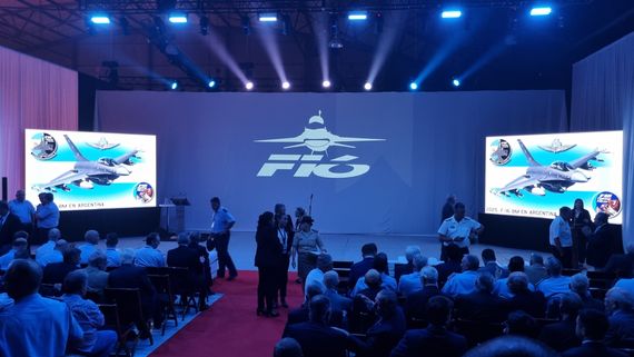 Así fue la presentación del F-16 en la VI Brigada Aérea, con la presencia de Luis Petri