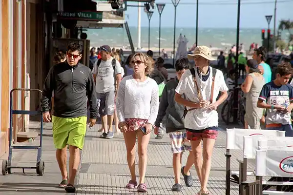 Turistas: entrarán sin restricción de estadía y sin hacer cuarentena