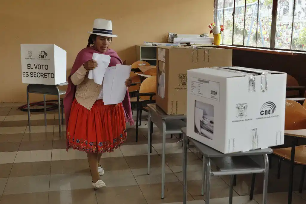 CIERRAN centros de votación en Ecuador este #20Ago