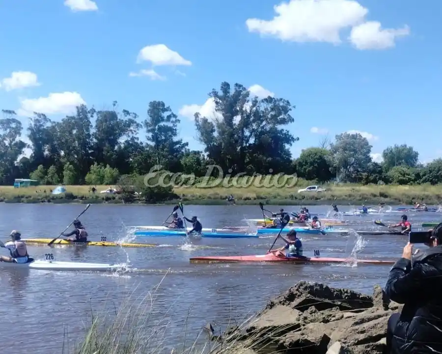 Regata de kayak y canoas. El Club Náutico es anfitrión