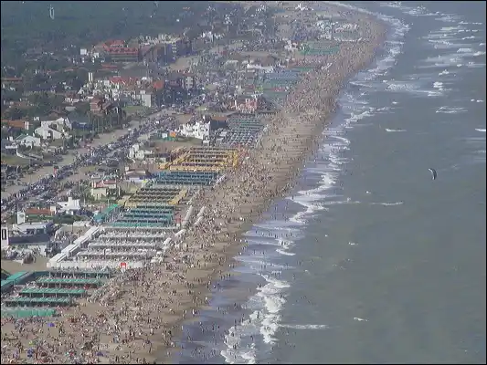 Vacaciones: Guardavidas de Pinamar hacen paro este domingo