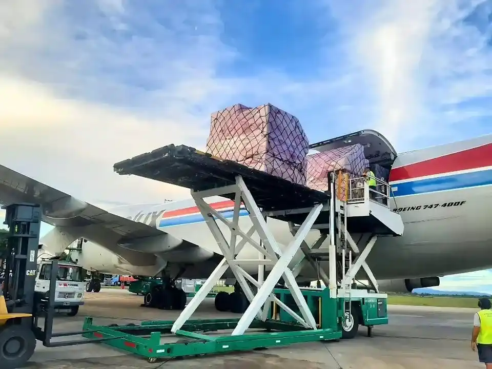 Llega el equipamiento para el GP de Termas de Río Hondo.