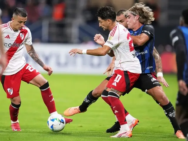 River reaccionó y rescató un ben punto en Ecuador. Foto:AP
