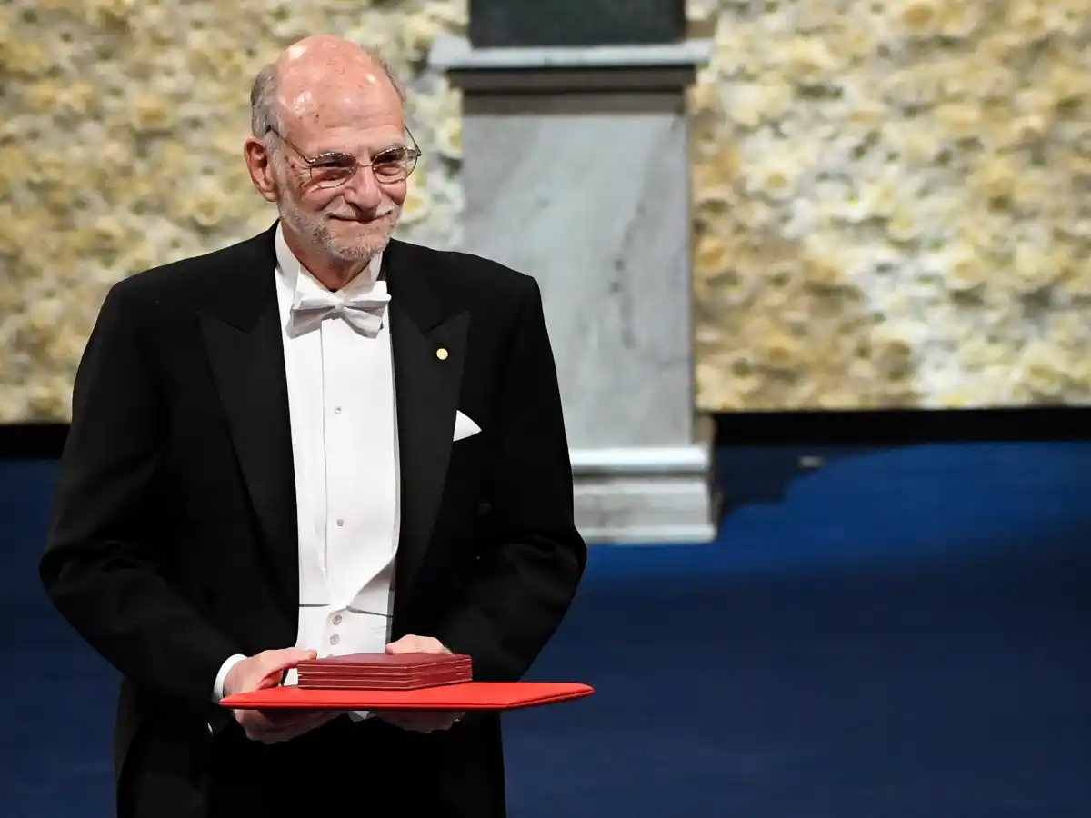 El premio Nobel de medicina 2017 fue asaltado por "motochorros" 