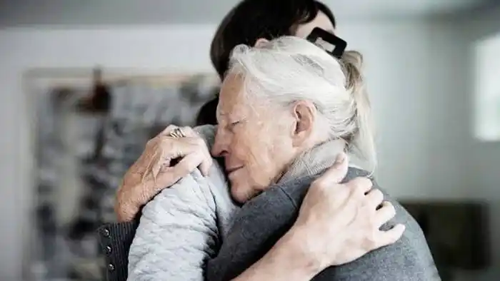 Nada de abrazos ni besos  hasta que no haya una vacuna para el Covid-19