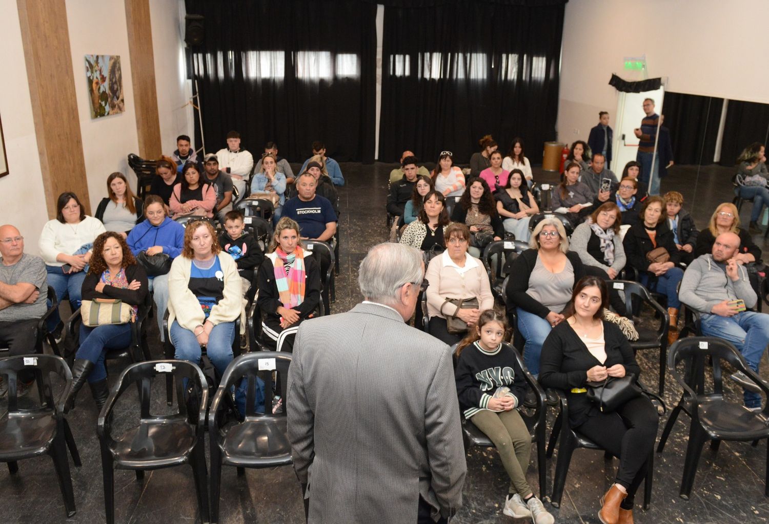 El jefe comunal destacó la importancia de apoyar a los emprendedores, “ustedes son uno de los principales motores de la economía local".