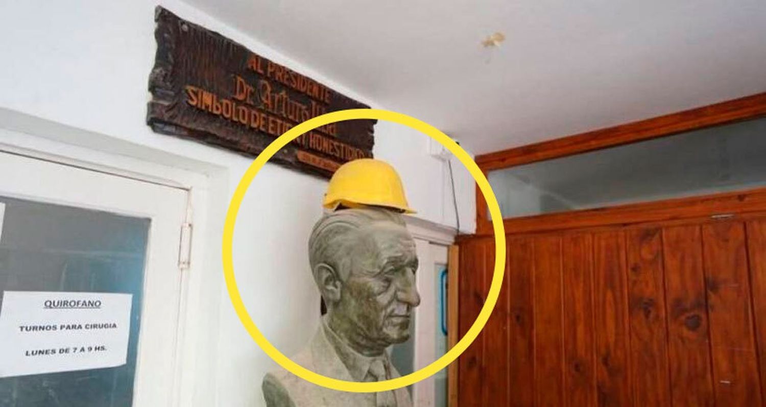 El municipio de Gesell tuvo que disculparse tras publicar una foto del busto del expresidente Illia con un casco de obra
