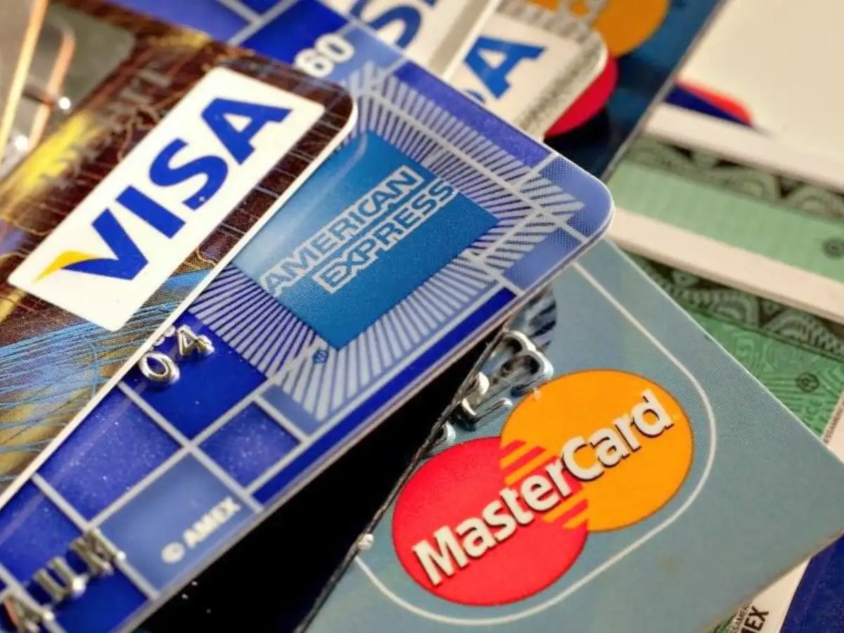 Comisiones: aumentan un 18 % en tarjetas y bancos