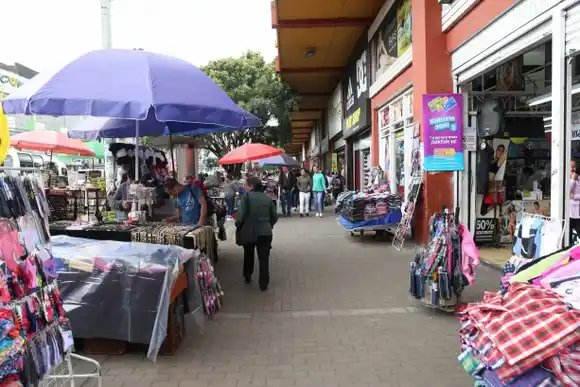 A SANGRE FRÍA malandros le disparan a policías y huyen