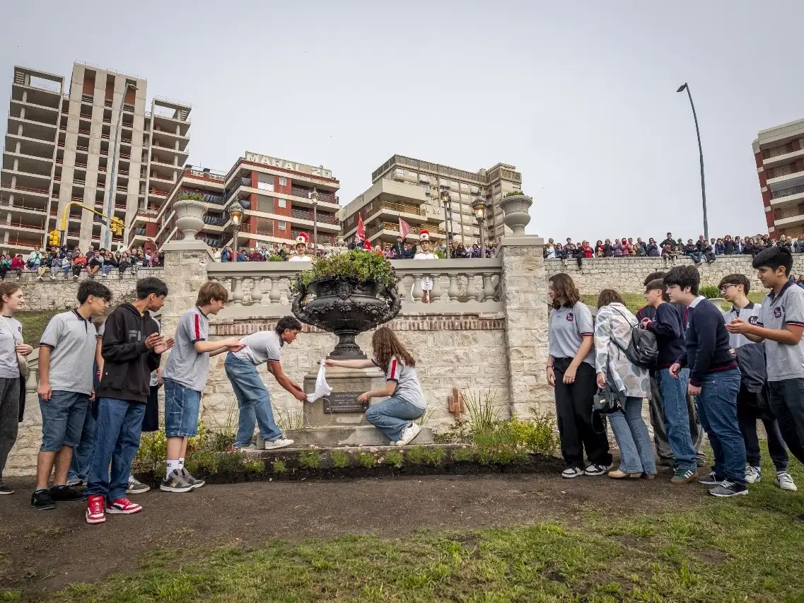 La restauración incluyó la reconstrucción de 90 metros de pasamanos, peldaños, descansos, pilares y muretes.