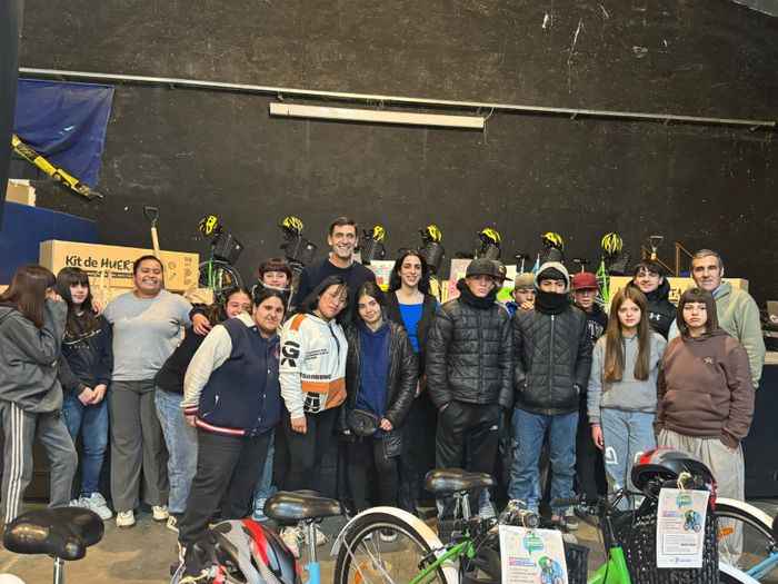 Bonaerenses por el Ambiente: 80 jóvenes tandilenses recibieron una bicicleta