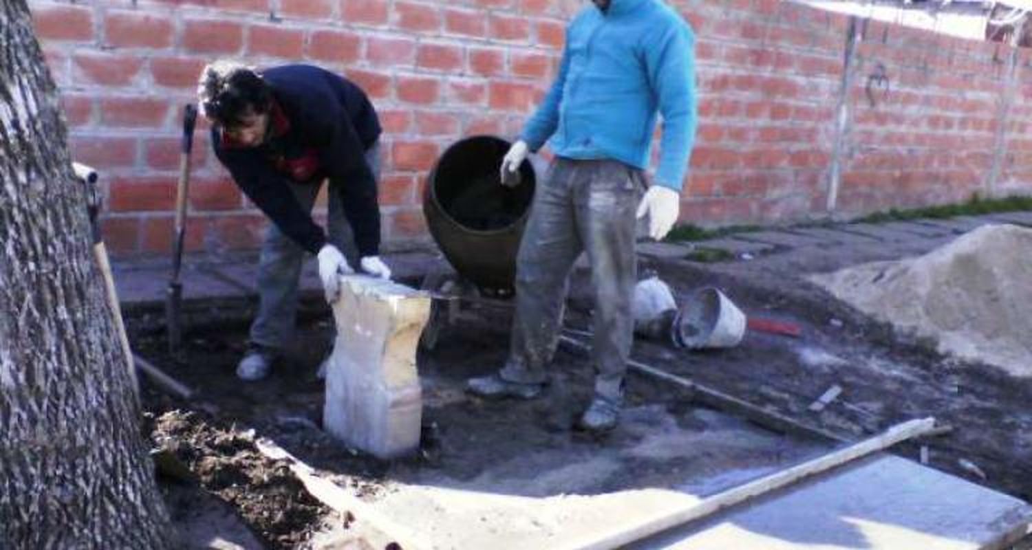 Construyen parada de colectivo en Río Tala