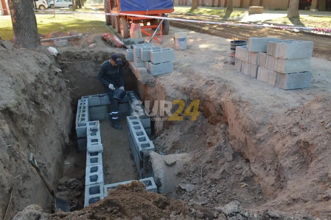 Fuerte trabajo municipal en la construcción y limpieza de sumideros