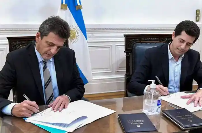 El Gobierno evalúa una suma  fija para trabajadores