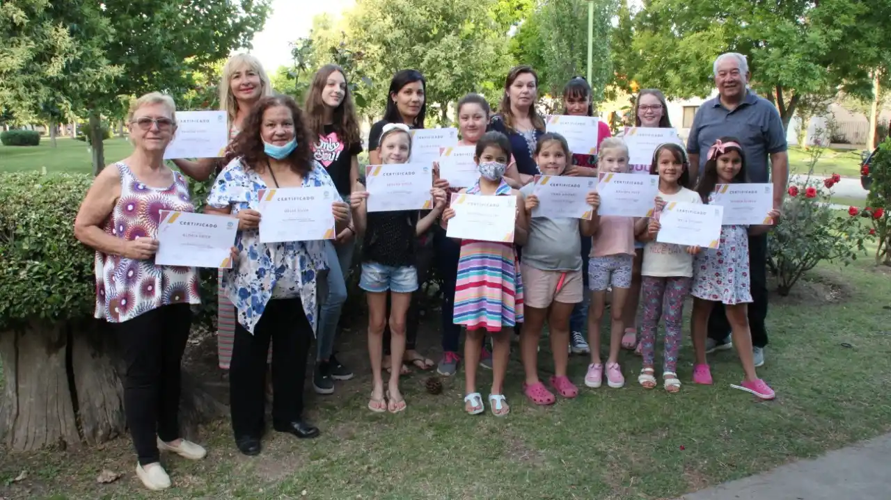 El taller de artes plásticas de Puíggari cerró el ciclo 2021 con entrega de certificados