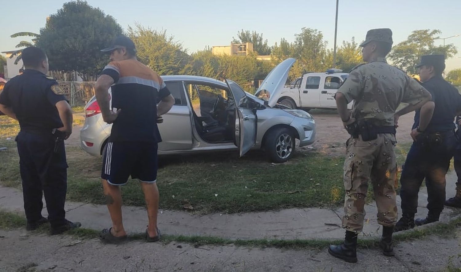 Un joven fue lesionado con un arma blanca en el barrio Toto Irigoyen tras el secuestro del auto