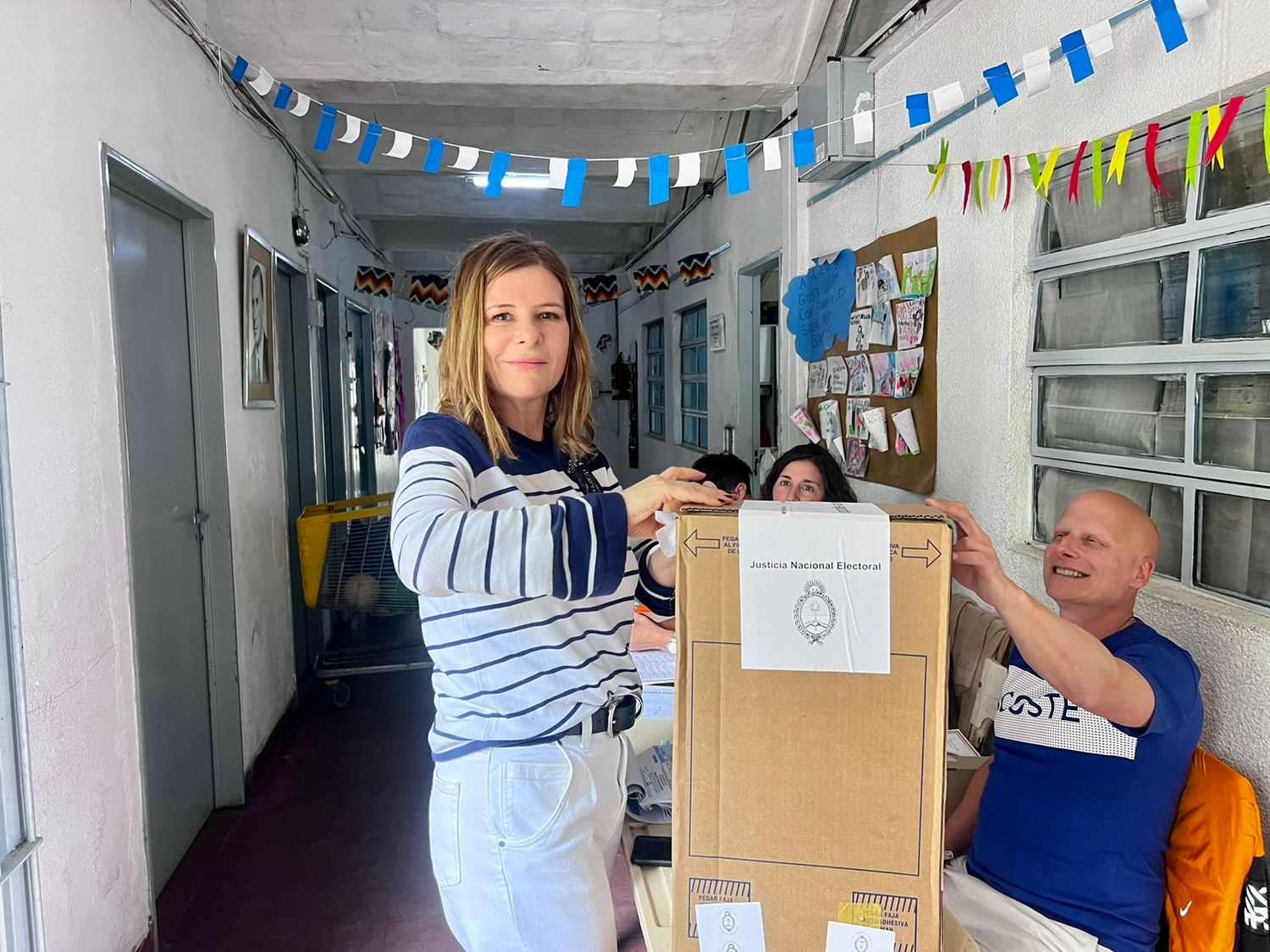 Florencia Saintout votó en la EP N°67/ES N°57 en Gorina.
