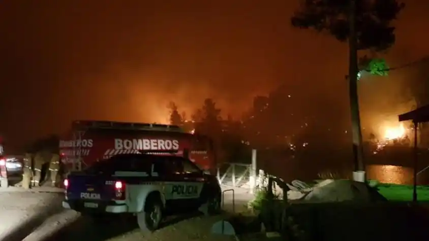 Córdoba: el incendio avanza hacia Villa Giardino