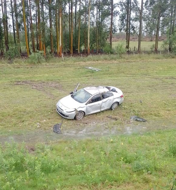 Vehículo vuelca durante un viaje desde Brasil a Mar del Plata