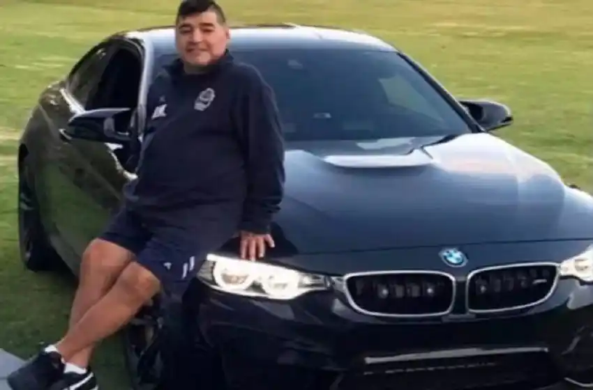 Subastan un BMW tuneado como patrullero, una casa, camisetas y más de 50 objetos de Diego Maradona
