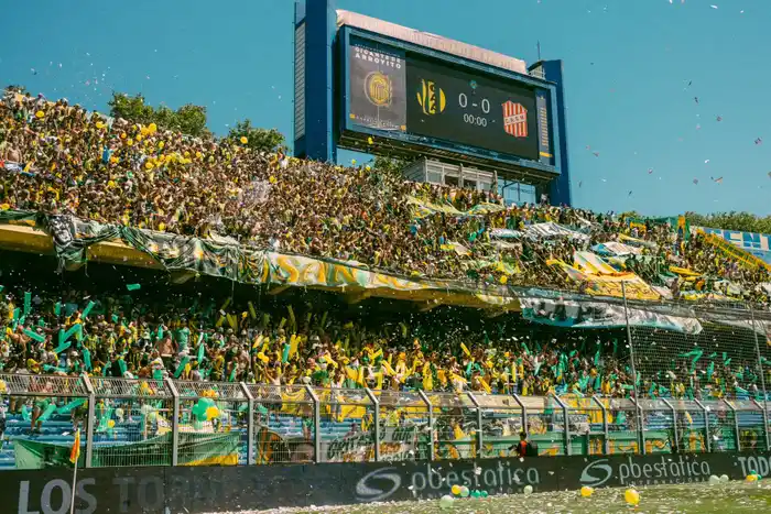 Tribuna - Aldosivi en Rosario - Final ante San Martín de Tucumán