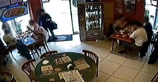 Imágenes de las cámaras en donde fue registrado el suceso.