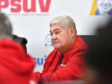 Trabajadores públicos se unen al alistamiento de las milicias convocado por MADURO