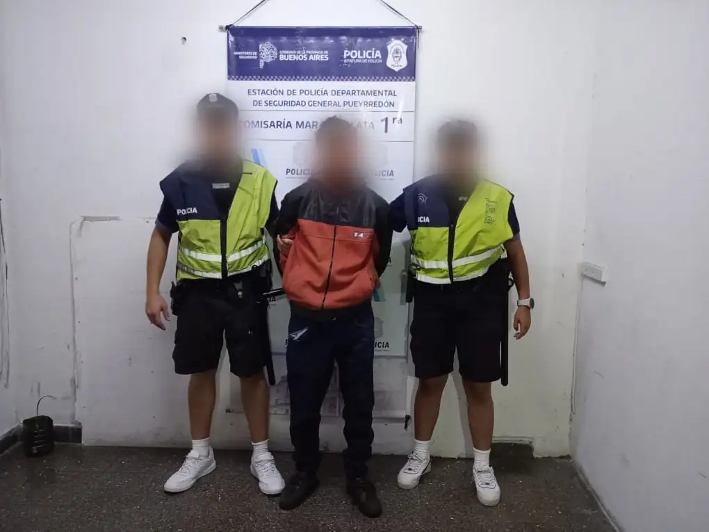 Los transeúntes lograron frenar la situación hasta la llegada del personal policial.