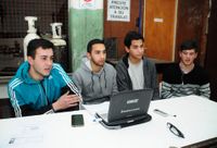 Alumnos de Técnica 1 trabajan en un proyecto de eficiencia energética en el club Ferro