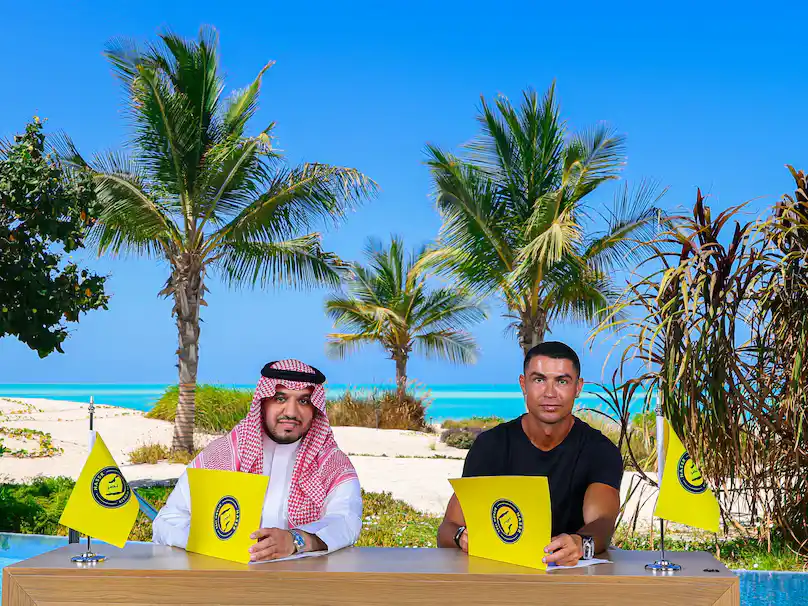 Cristiano Ronaldo firmó el contrato más lucrativo de la historia del deporte