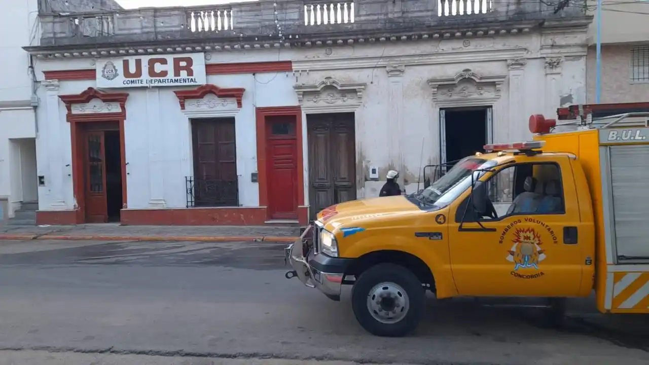 Incendio al lado de la sede de la UCR en Concordia