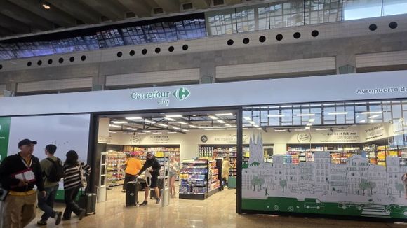 Carrefour inauguró su primer supermercado en un aeropuerto de España