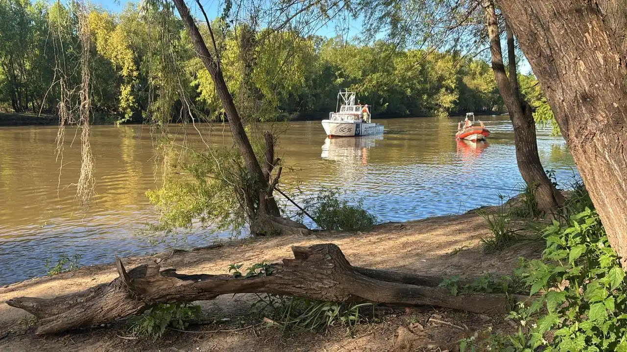 prefectura búsqueda joven paseo público guardacostas
