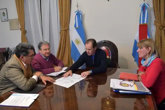 El Gobernador Gustavo Bordet llega hoy a Carbó por una licitación