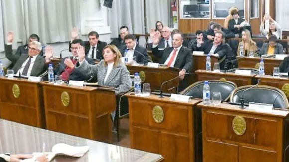 El polémico fin del IOSPER en medio de una multitudinaria manifestación