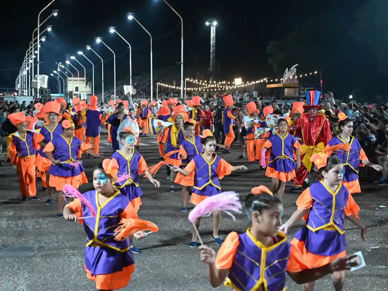 Los Corsos Populares Matecito se despiden con el desfile de 14 agrupaciones y cierran una gran edición