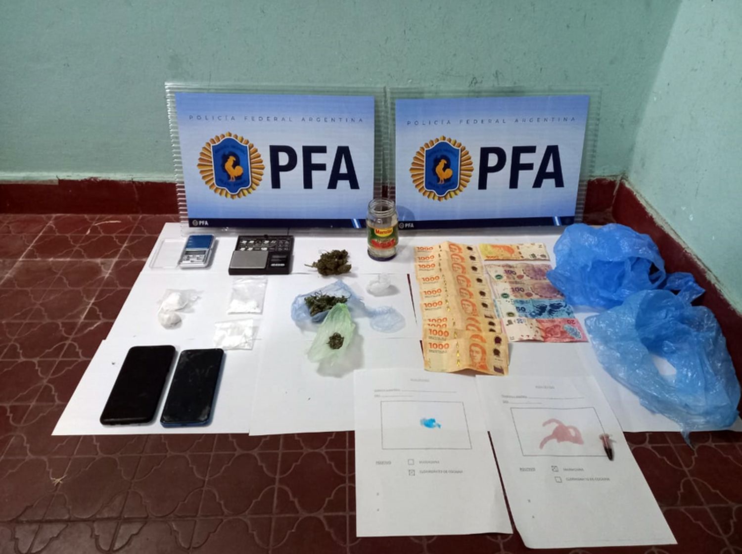 A principios de abril. Se produjo el secuestro de drogas, dinero, un arma y teléfonos