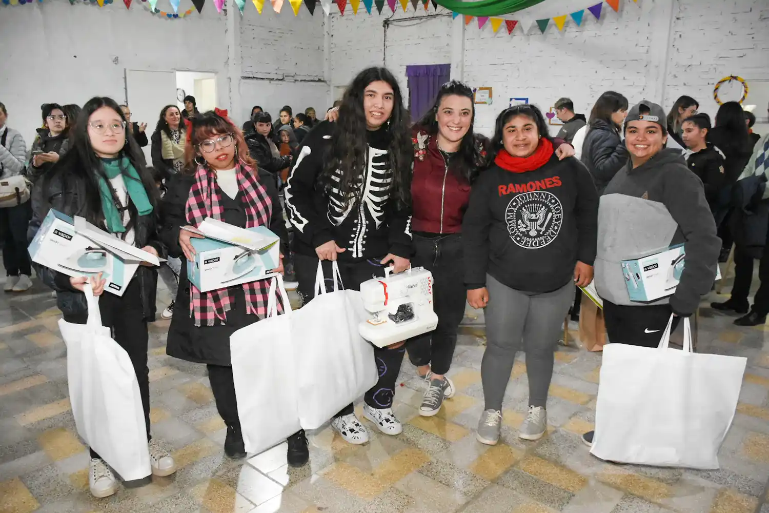 El gobierno entregó insumos y herramientas a jóvenes que participaron del programa Formar para emprender