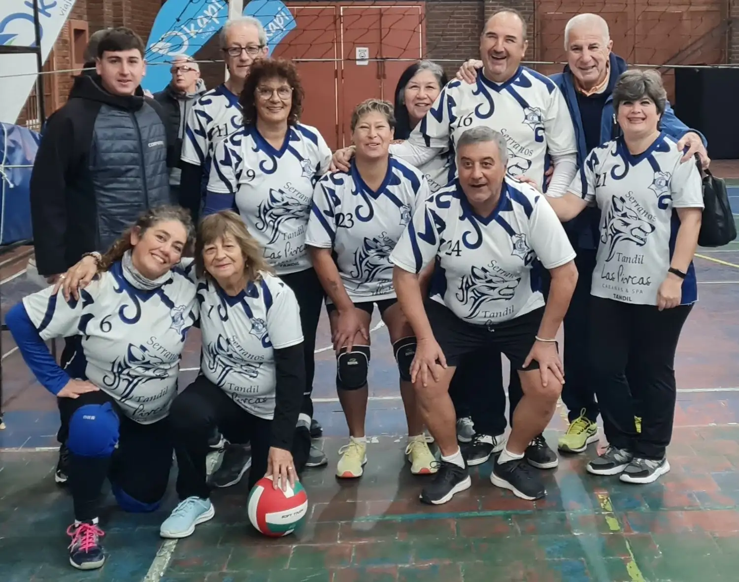 El plantel de Serranos que participó del encuentro.