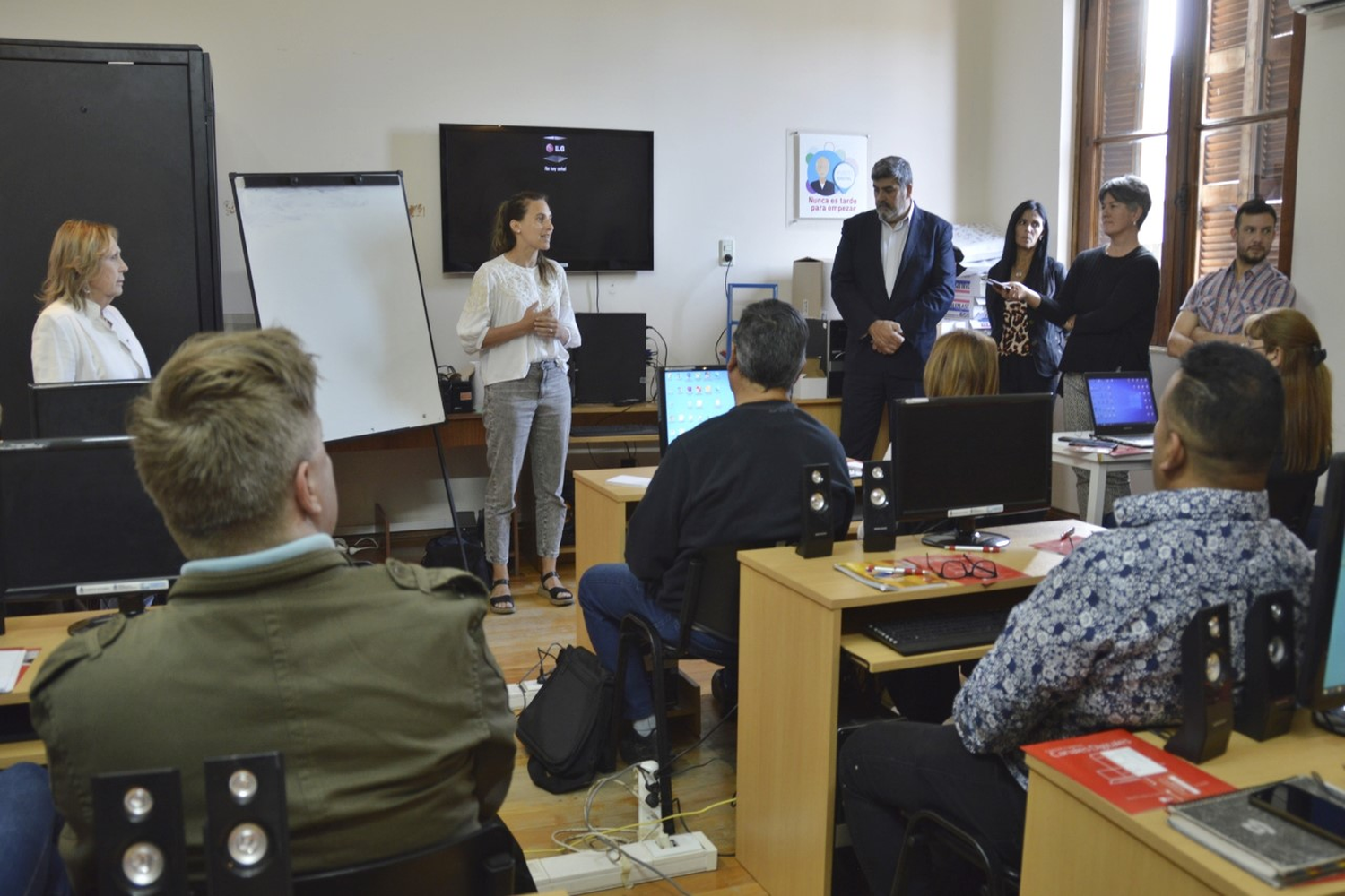 Promueven la alfabetización tecnológica financiera y la prevención de estafas virtuales en personas mayores