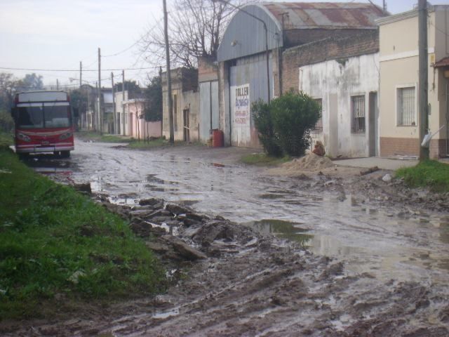 El oficialismo presentó un proyecto para la compra de maquinaria vial
