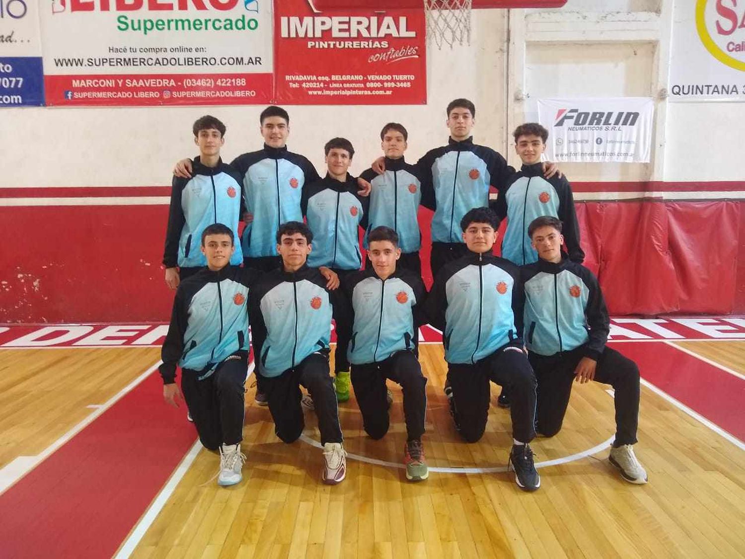 La Asociación Venadense Sub16, durante su entrenamiento en cancha del Deportivo Atenas