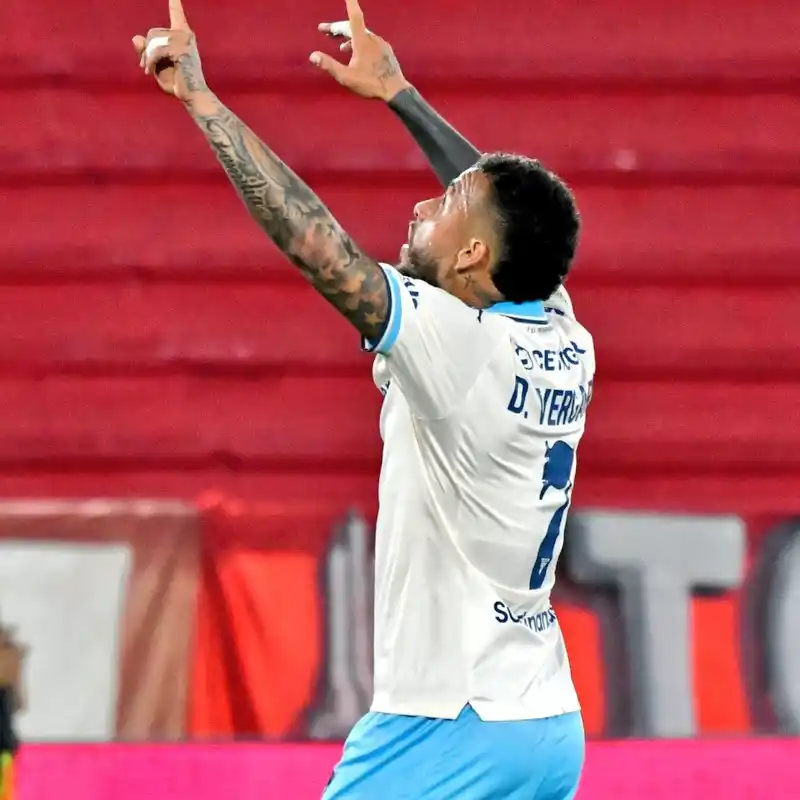 Vergara celebra el primer gol de Racing.