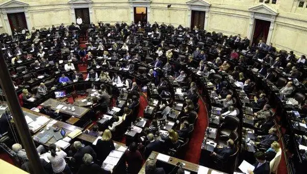 Tres proyectos estancados por pelea entre las cámaras