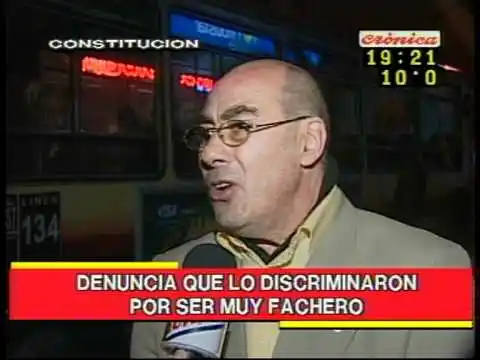 Increíble denuncia: Asegura que lo discriminaron por "fachero"