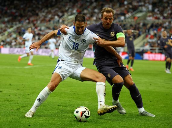 Goleada de Inglaterra y empate de Alemania