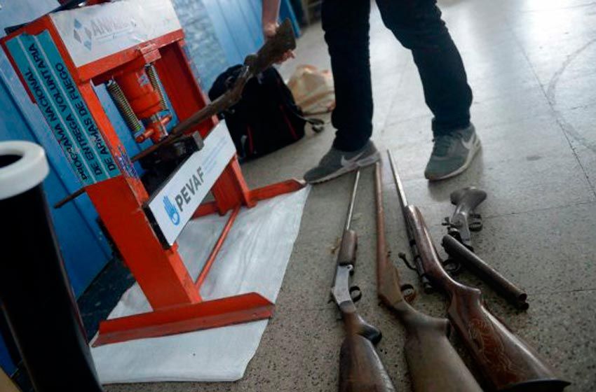 Crece el número de personas que cambian su arma por dinero