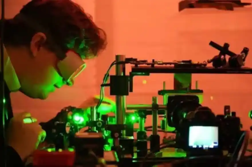 Por qué los datos se están almacenando en vidrio y hologramas