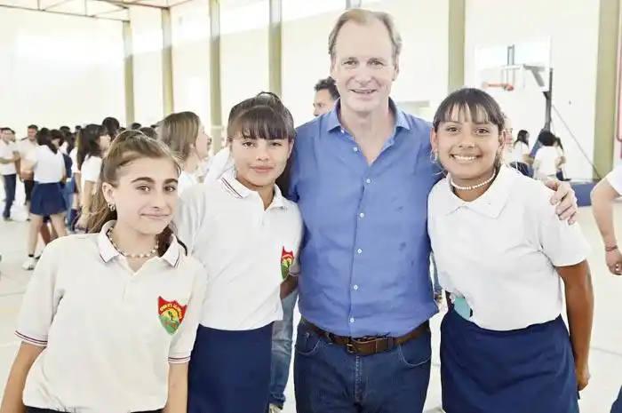 Bordet inauguró obras educativas  y deportivas en Concordia