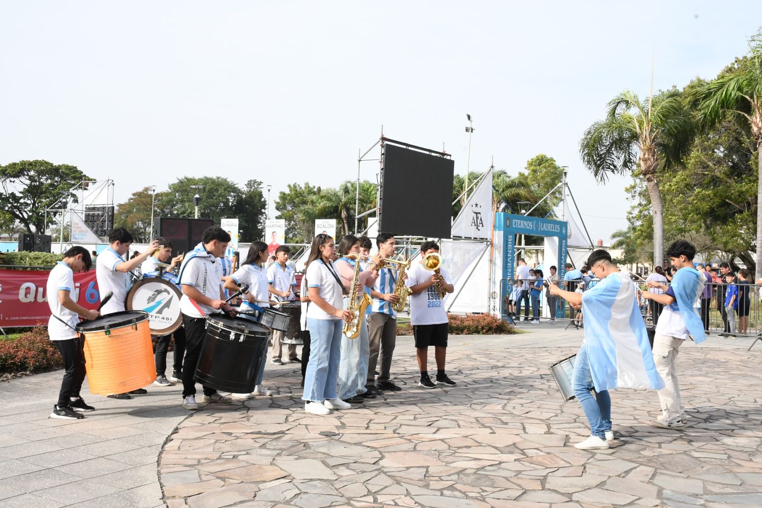 La exhibición oficial de la Copa del mundo en la Plaza Central de Avellaneda